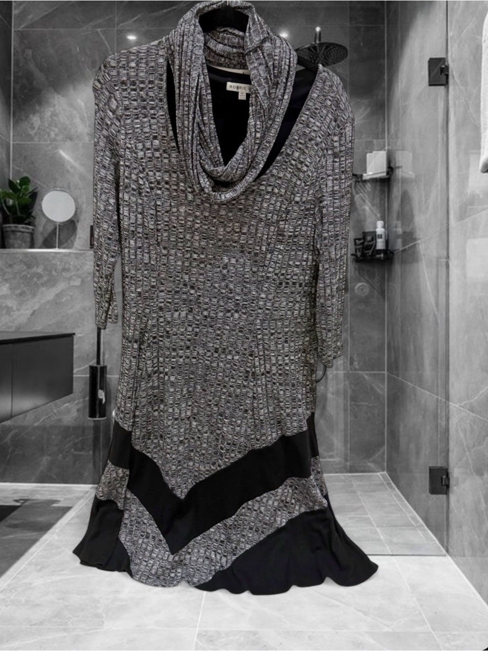Robbie Bee Gray & Black knee length Knit Dress with Infinity scarf Sz XL